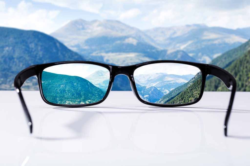 equipement-du-parfait-randonneur-lunettes-de-soleil