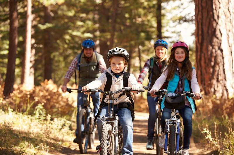 activités à faire à paris et les alentours, une randonnée à vélo en famille
