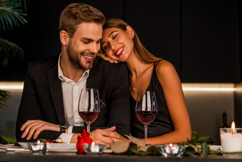 couple amoureux idee de message pour une carte cadeau pour les amoureux et les conjoints et conjointes