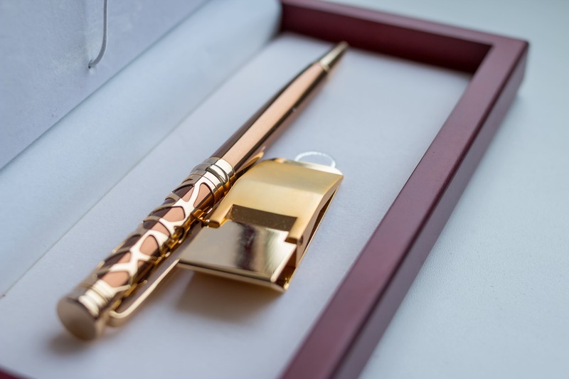 Témoin de mariage idée de cadeau un stylo classe et personnalisé