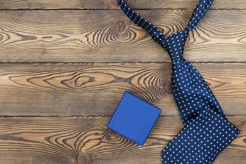 une cravate comme idee cadeau pour les témoins de mariage homme
