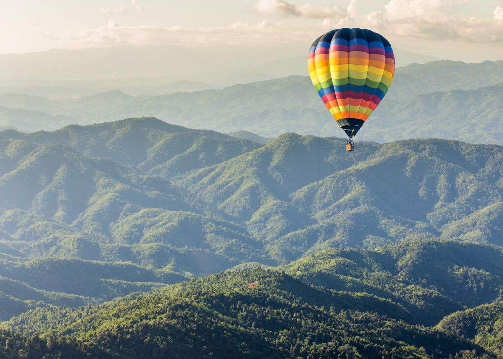 Le Puy de Dôme, un écrin fabuleux à découvrir en montgolfière.