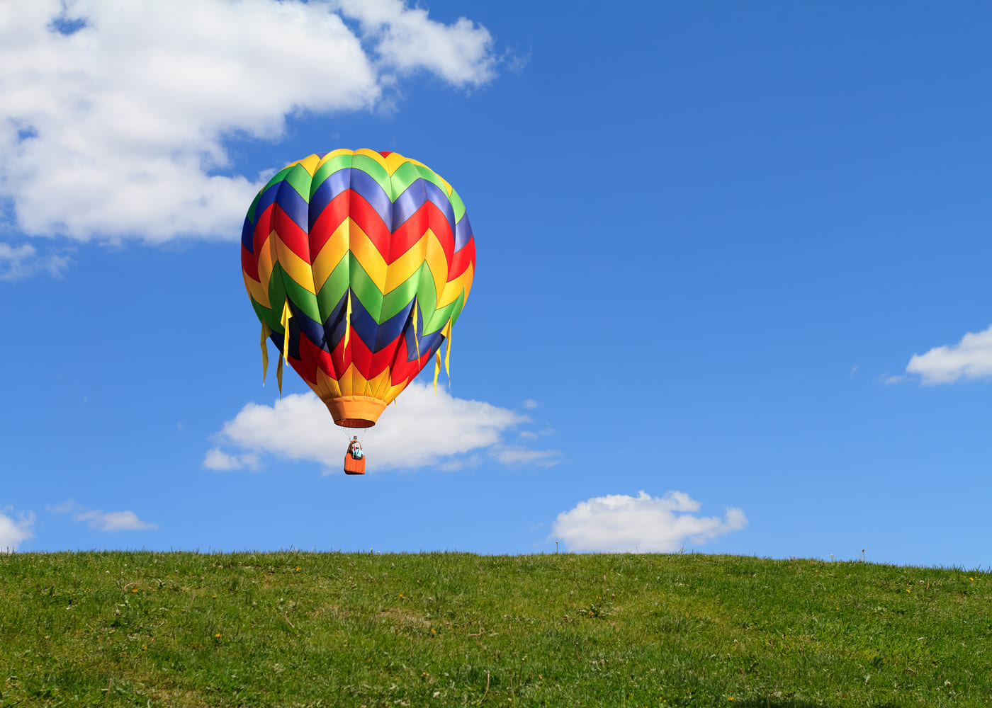 Montgolfière : qui peut s&rsquo;envoler et quels sont les risques à connaître ?