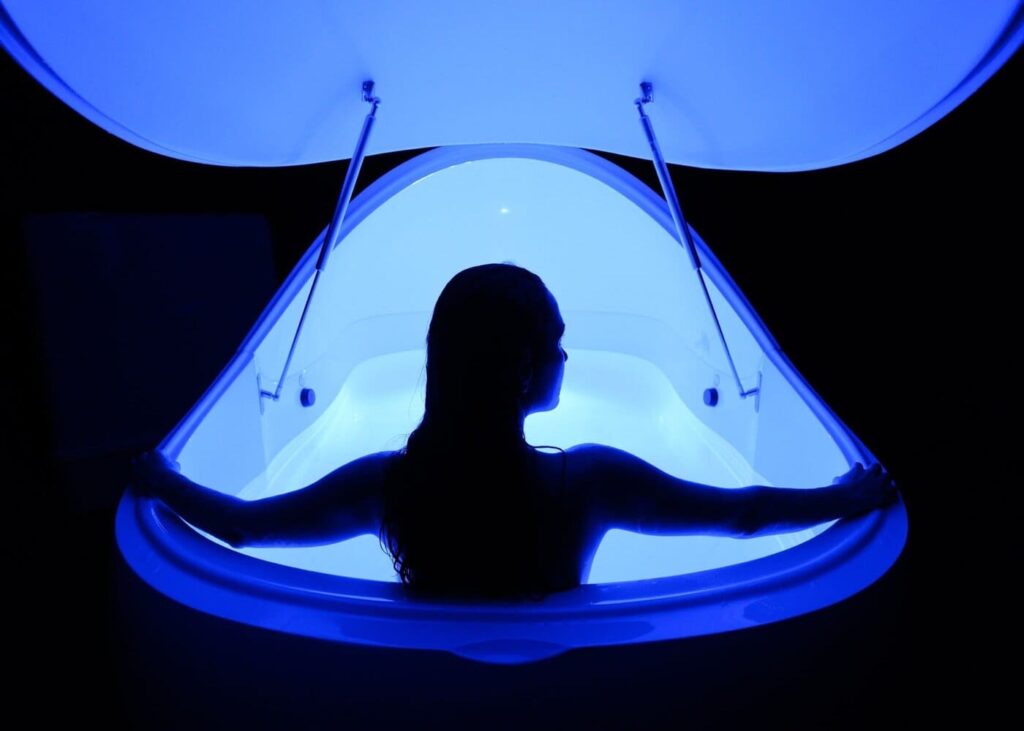 10-activites-insolites-incontournables-paris-flottaison-isolation-sensorielle