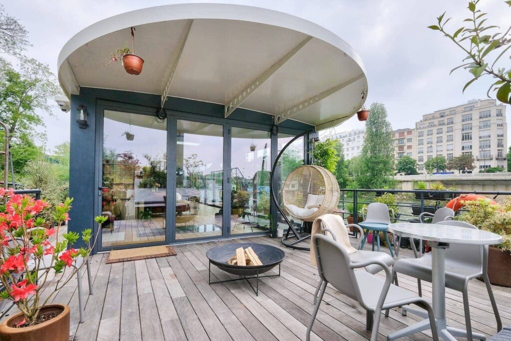 10-activites-insolites-incontournables-paris-logement-peniche