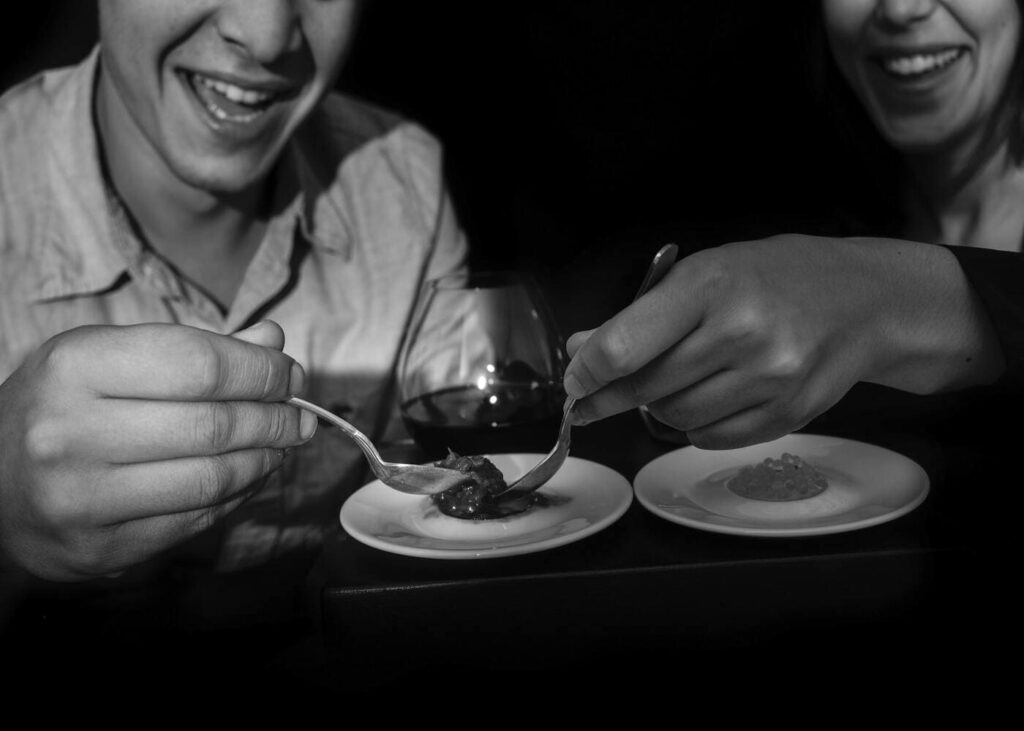 4-activites-originales-a-ne-pas-rater-en-2024-a-bordeaux-diner-dans-le-noir
