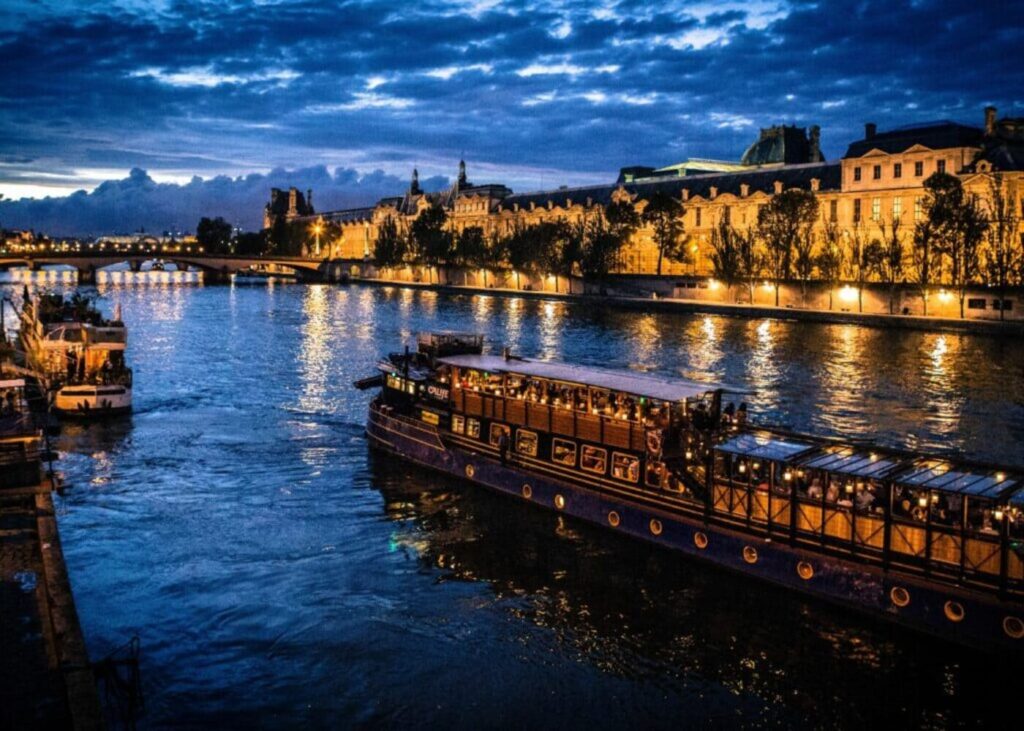 activites-paris-fete-des-meres-diner-peniche