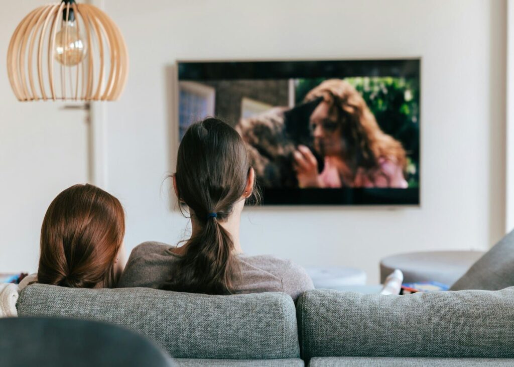 idee-cadeau-fete-des-mere-activite-mere-fille-cinema-maison