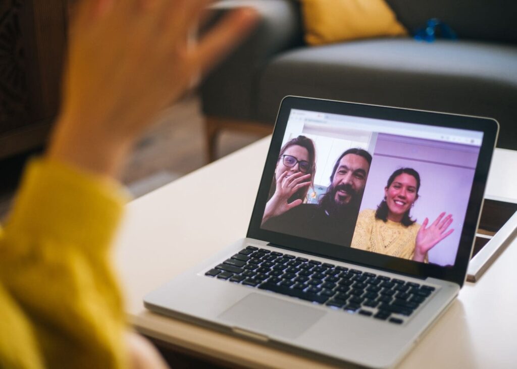 idee-cadeau-fete-des-meres-a-distance-videoconference