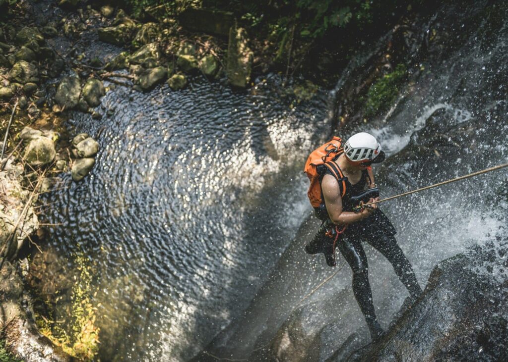 idee-cadeau-fete-des-peres-de-derniere-minute-canyoning