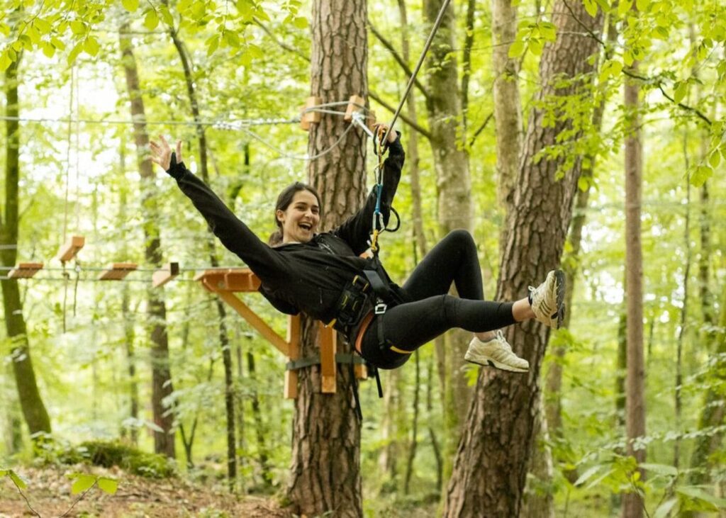 organiser-evjf-en-plein-air-accrobranche