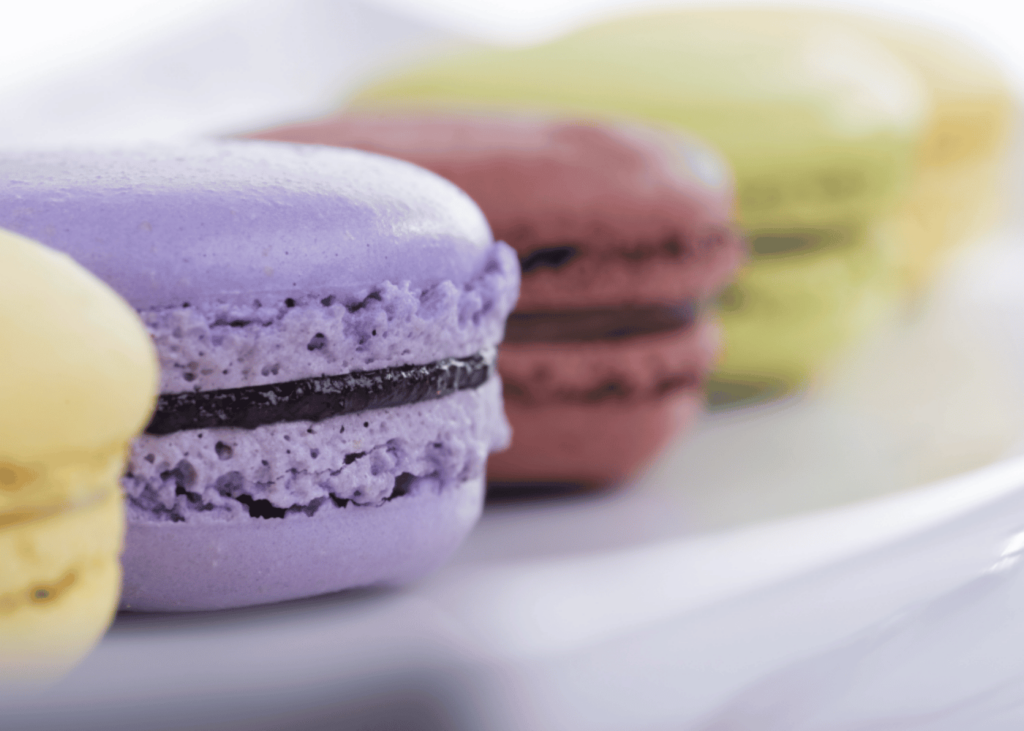 specialites-parisiennes-a-gouter-les-macarons