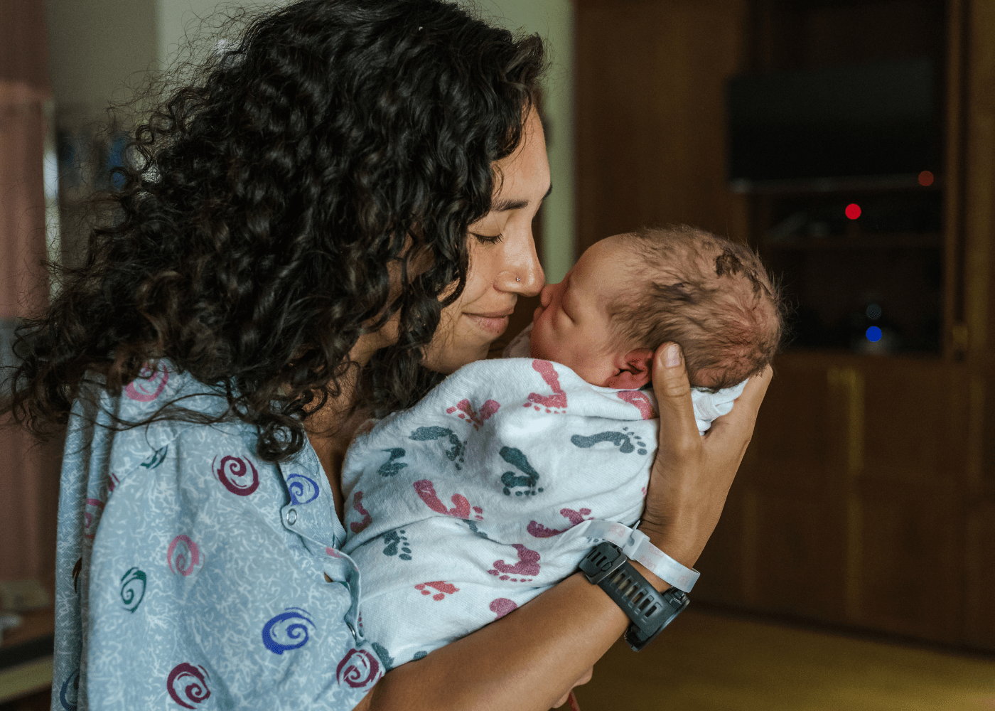 nouvelle maman avec un bébé