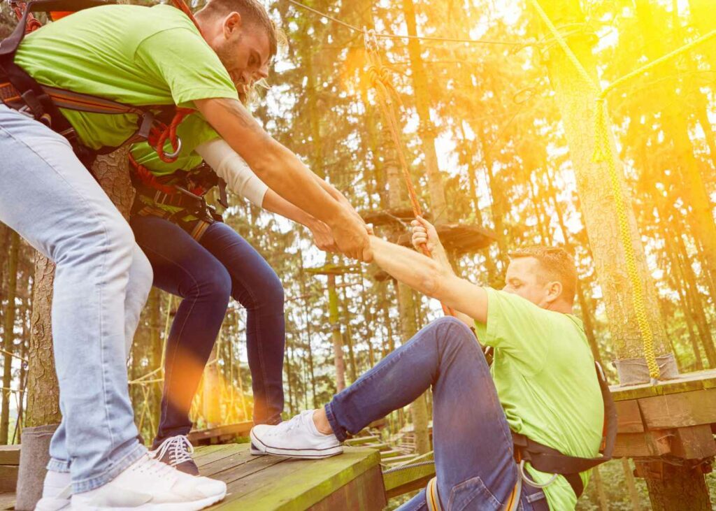 6-activites-originales-pour-un-team-building-inoubliable-escalade