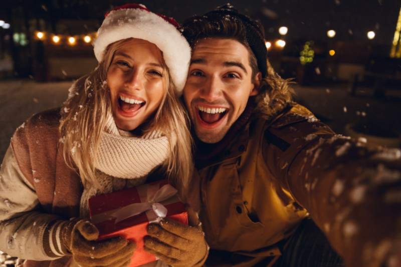 idee-cadeau-noel-couple-famille
