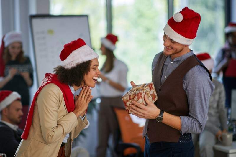 idee-cadeau-noel-collegue-de-travail