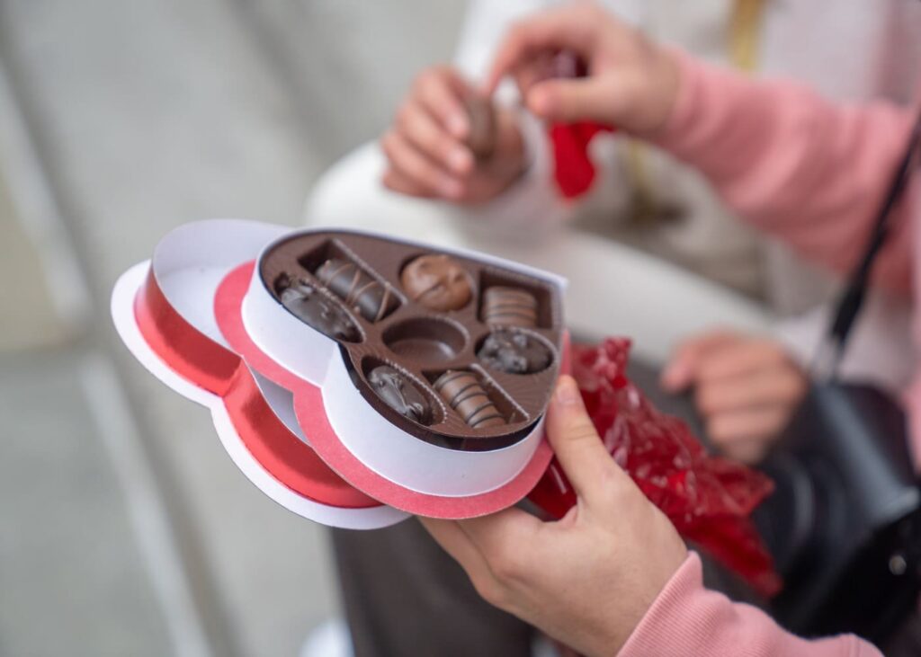 cadeau-saint-valentin-femme-parfum chocolats