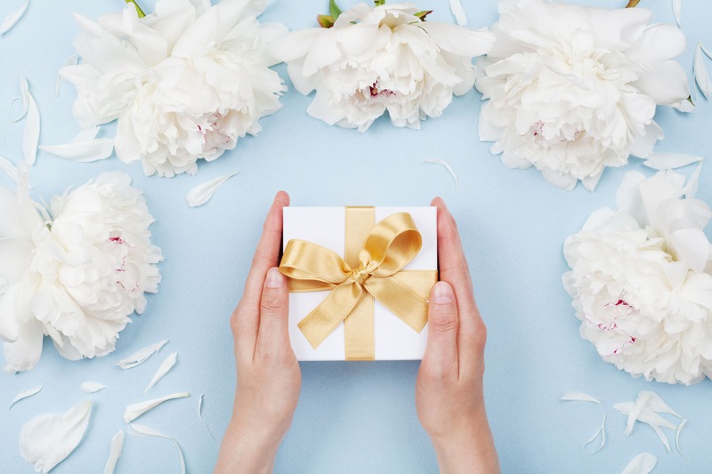 un cadeau de mariage unique bien emballé