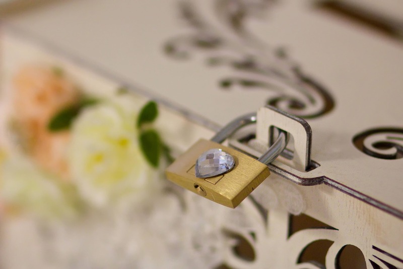 urne de mariage pour recevoir les sommes d'argents que les invités vont offrir aux mariés