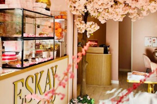Une beauté des pieds avec pose de vernis semi-permanent au Salon ESKAY à Annecy (74)