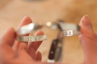 Atelier décoration de bijoux en argent à Paris 12ème - Atelier création de bracelet