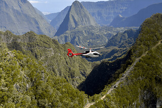 Vol en hélicoptère au-dessus du cirque de Mafate à la Réunion