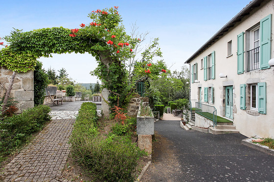 Séjour gourmand en roulotte pour 2 à l'Auberge La Tomette, The Originals Relais*** à Vitrac (15)
