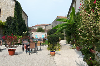 Séjour à 2 à l'Hôtel du Donjon à Aulnay-de-Saintonge (17)