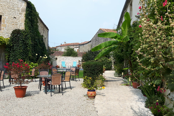 Séjour à 2 à l'Hôtel du Donjon à Aulnay-de-Saintonge (17)