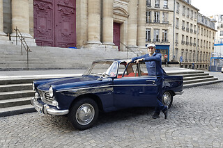 Visite guidée en voiture de collection et dégustation à Paris