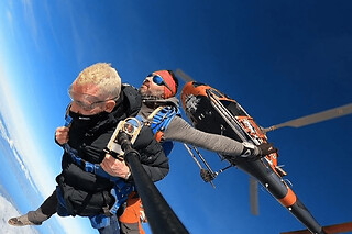 Saut en parachute depuis un hélicoptère près de Genève (74) - VIP
