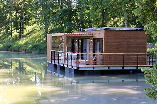 Séjour pour deux dans un écolodge flottant au Domaine de Neuville à Sainte-Gemme (51)