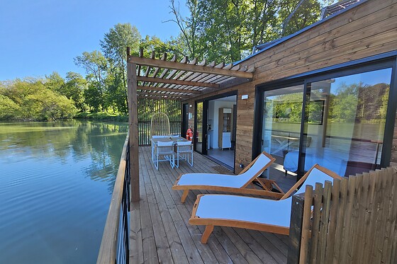 Séjour pour deux dans un écolodge flottant au Domaine de Neuville à Sainte-Gemme (51)