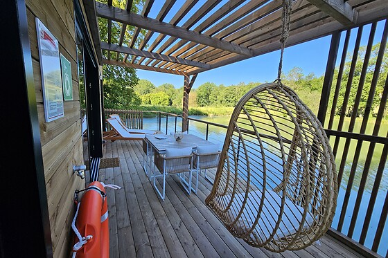 Séjour pour deux dans un écolodge flottant au Domaine de Neuville à Sainte-Gemme (51)