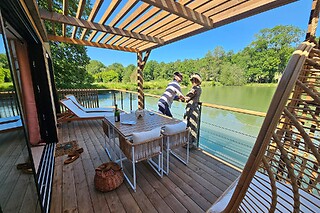 Séjour pour deux dans un écolodge flottant au Domaine de Neuville à Sainte-Gemme (51)