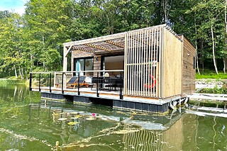 Séjour pour deux dans un écolodge flottant au Domaine de Neuville à Sainte-Gemme (51)