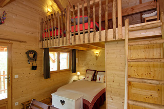 Un séjour en duo aux Cabanes des Benauges à Arbis (33)