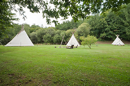 Cabanes et Tipi de l'Auvézère