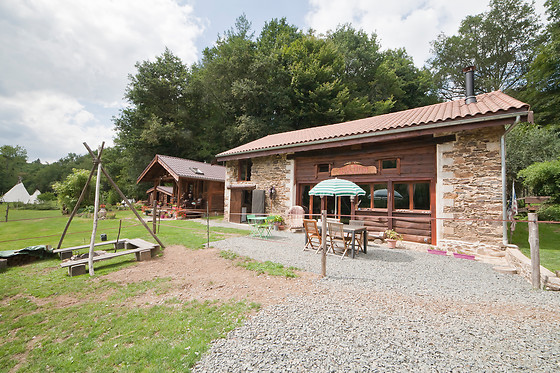 Séjour en tipi à 3 aux Tipis de l'Auvézère à Savignac-Ledrier (24)