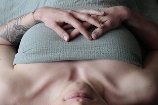 Un massage du visage liftant chez SO AUM by Ombline à Annecy (74)