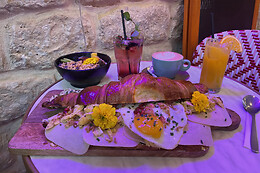 Wonderland Brunchy Louvre