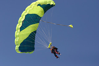 Un saut en parachute en tandem - École de parachutisme d'Agen - Estillac (47)