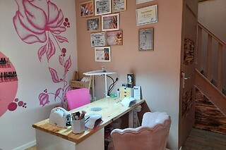 Une pose de vernis semi-permanent pour les mains et un kit de limes à ongles chez Ozé By Impress'ongles à Benet (85)