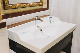 HOTEL ADHOC MONUMENTAL