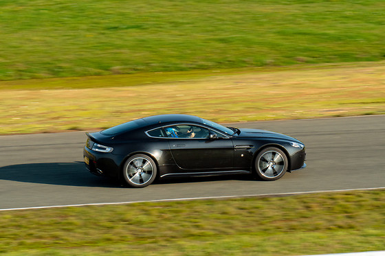 Découverte Aston Martin V8 Vantage (8 tours) sur le Circuit de Chambley (54)
