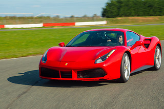 Duo Porsche 991 GT3 / Ferrari 488 GTB (2x2 tours) sur le Circuit de Clastres (02)