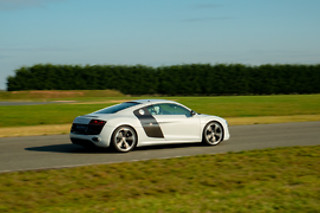 Duo Aston Martin V8 Vantage / Audi R8 V10 (2x2 tours) sur le Circuit de Lohéac (35)