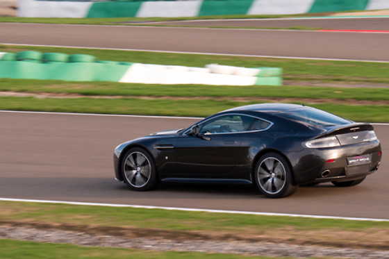 Découverte Aston Martin V8 Vantage (8 tours) sur le Circuit de Chambley (54)