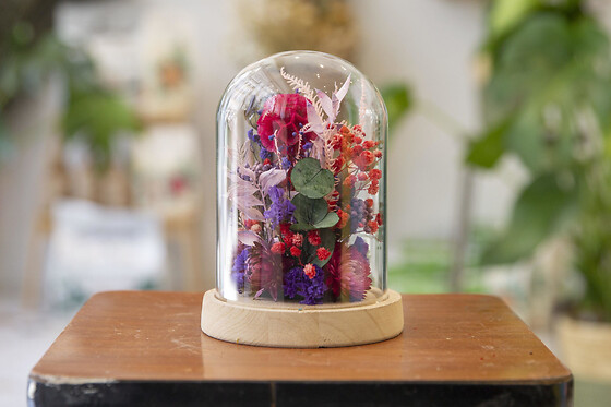 Atelier composition florale sous cloche à Paris 11ème