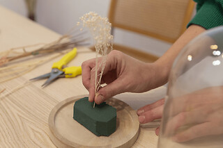Atelier composition florale sous cloche à Paris 11ème